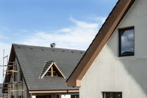 laying-roof-tiles-3Z45TDS